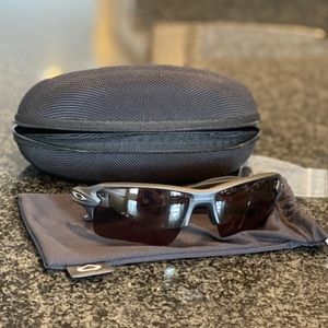 Men’s Oakley Flak 2.0 Black Polarized Sunglasses